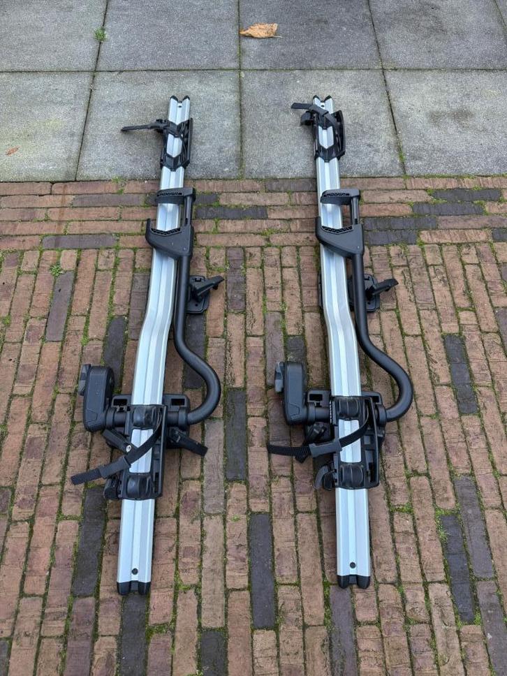 Thule 598 Proride fietsendrager als nieuw (1 of 2 stuks), Auto diversen, Fietsendragers, Zo goed als nieuw, Dakdrager, 1 fiets