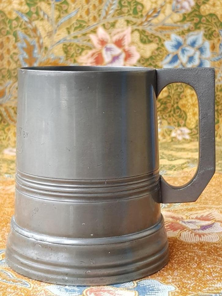 Mooie antieke Engelse beker met glazen bodem 11,8 cm. 1867., Antiek en Kunst, Antiek | Tin, Ophalen of Verzenden