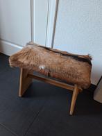 Krukje met geitenvacht, Ophalen, Zo goed als nieuw, Hout