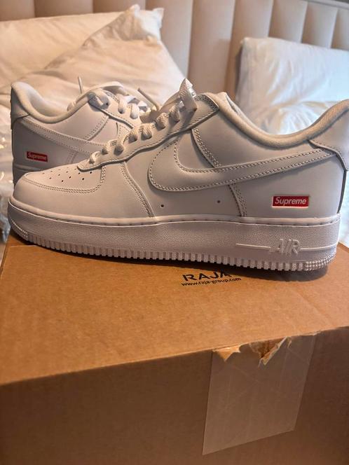 Supreme Nike Air Force 1 - Maat 44 - Nieuw, Kleding | Heren, Schoenen, Nieuw, Sneakers of Gympen, Wit, Ophalen of Verzenden