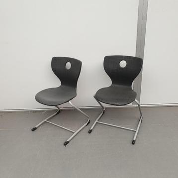 2x Verner Panton schoolstoel - grijze kunststof zitting beschikbaar voor biedingen