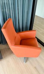 Oranje draai-fauteuil leder, Huis en Inrichting, Fauteuils, Ophalen, Zo goed als nieuw, Modern, 50 tot 75 cm