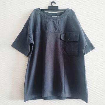 Oversized donkergrijs t-shirt met borstzak beschikbaar voor biedingen