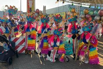 Prachtige prijswinnende carnaval loopgroep, beschikbaar voor biedingen