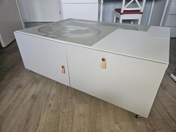 Lego speeltafel met opbergruimte beschikbaar voor biedingen