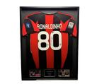 Ronaldinho AC Milan 08/09 gesigneerd ingelijst thuis shirt, Verzamelen, Sportartikelen en Voetbal, Buitenlandse clubs, Soccersignings.nl