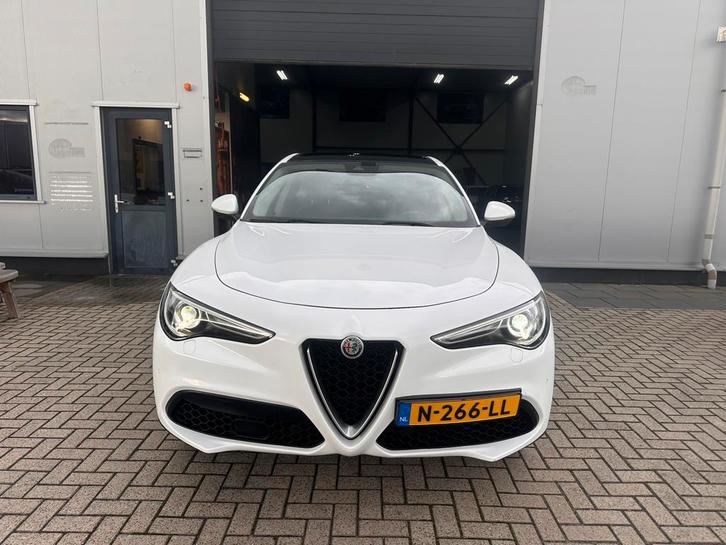 Alfa Romeo Stelvio 2.0 202PK AT AWD 2017 Wit Panorama  Navi, Auto's, Alfa Romeo, Bedrijf, 4x4, ABS, Achteruitrijcamera, Airbags