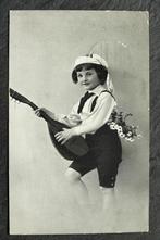 Feestelijk gekleed speelt zij op de luit, 1914, Verzenden, Voor 1920, Gelopen, Muziek