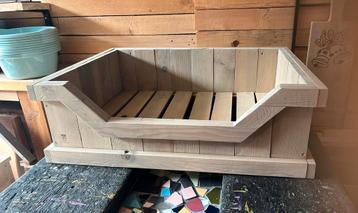 Hondenmand van hout. Binnemaat 70/50cm. Greywash beschikbaar voor biedingen