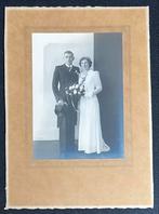 Trouwfoto zilvergelantineprint op karton geplakt, Ophalen of Verzenden, Voor 1940, Zo goed als nieuw