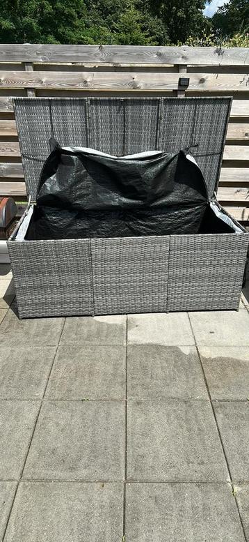 Kussenbox beschikbaar voor biedingen