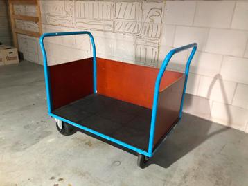 Zwaarlastwagen met drie wanden  beschikbaar voor biedingen