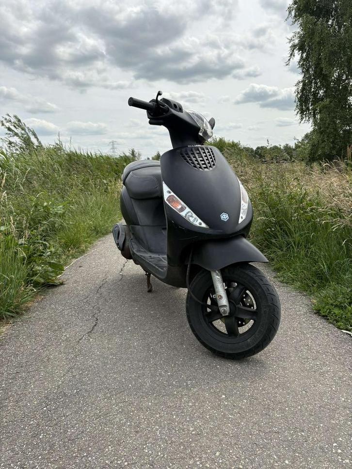 Piaggio zip, Fietsen en Brommers, Scooters | Piaggio, Zo goed als nieuw, Zip, Benzine, Ophalen