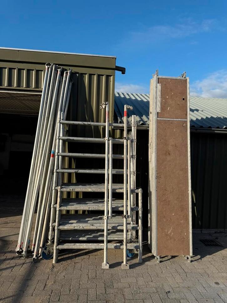 Rolsteiger skyworks 10.2 m werkhoogte!, Doe-het-zelf en Verbouw, Steigers, Zo goed als nieuw, Rolsteiger of Kamersteiger, 5 meter of hoger