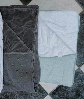 2 x winterdekens ledikant beschikbaar voor biedingen
