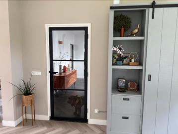 Binnendeur zwart met glas stomp beschikbaar voor biedingen