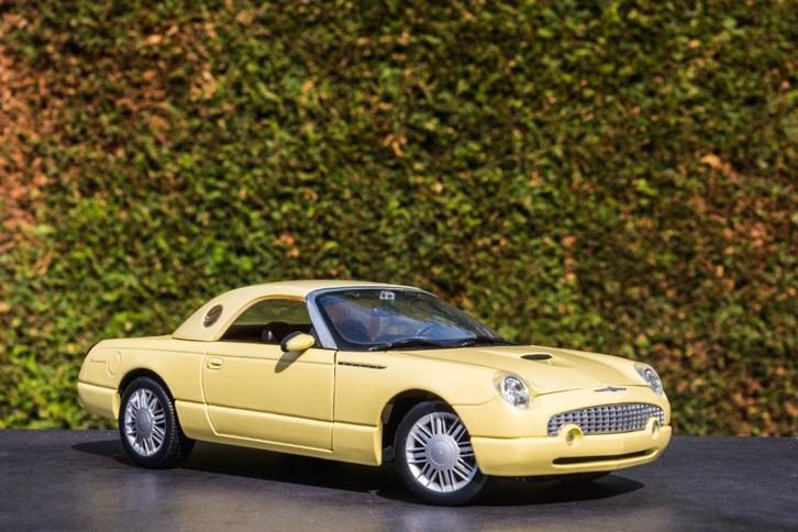 Ford Thunderbird Convertible Hardtop Maisto 1/18 Geel Mooi!, Hobby en Vrije tijd, Modelauto's | 1:18, Zo goed als nieuw, Auto