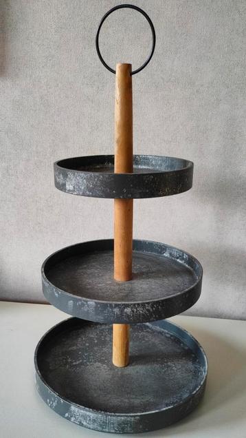 Etagère met 3 niveaus in betonlook 50 cm hoog  beschikbaar voor biedingen