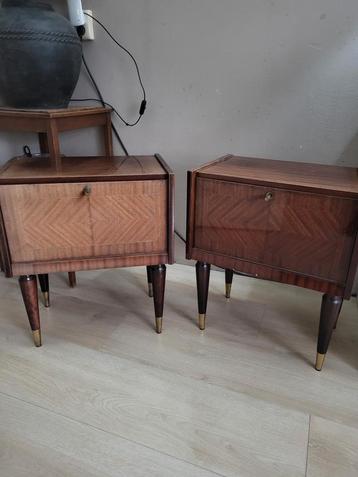 Mid-Century Kastjes met Gouden Details beschikbaar voor biedingen