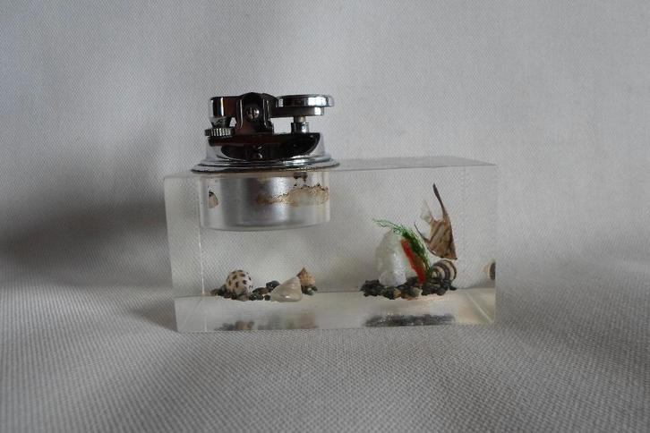 Vintage Lucite Aansteker Vissen Schelpen, Verzamelen, Rookartikelen, Aanstekers en Luciferdoosjes, Zo goed als nieuw, Aansteker