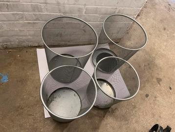 4 metalen kantoor prullenbakken bureau beschikbaar voor biedingen
