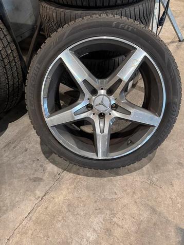 Mercedes w447 4x velg met band beschikbaar voor biedingen