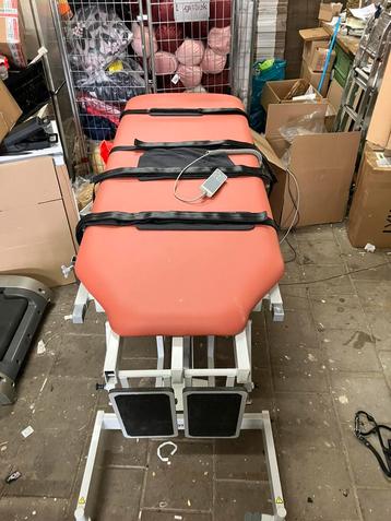 Dorsale statafel ééndelige kanteltafel voor revalidatie zgan beschikbaar voor biedingen