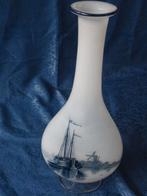 Antieke vaas opaline glas melkglas schip delfts blauw molen, Ophalen of Verzenden