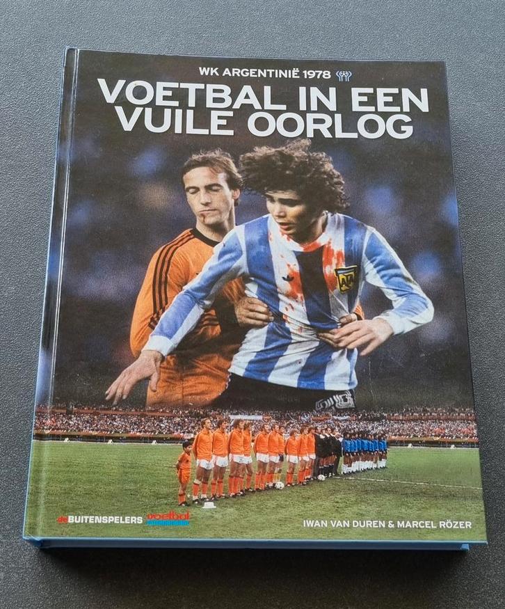 I. van Duren - Voetbal in een vuile oorlog, Boeken, Sportboeken, Zo goed als nieuw, Balsport, Ophalen of Verzenden