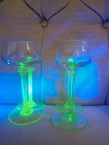 Art Deco Antieke Annegroen Glazen ca: 14cm hg prachtstaat.  beschikbaar voor biedingen