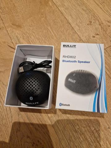 Kleine bluetooth speaker met oplaadkabel beschikbaar voor biedingen