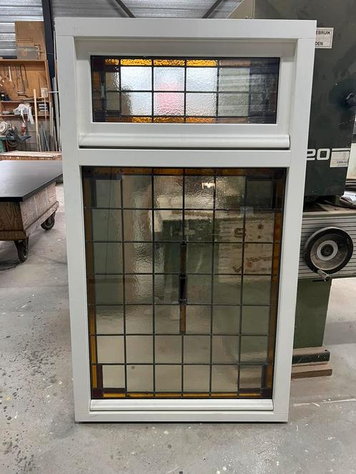 Hardhouten kozijn met gekleurd glas in lood in dubbelglas, Doe-het-zelf en Verbouw, Kozijnen en Schuifpuien, Nieuw, Raamkozijn