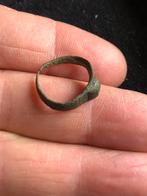 Bodemvondst ROMEINSE Kinder RING apart item 1800 jr oud !!, Ophalen of Verzenden