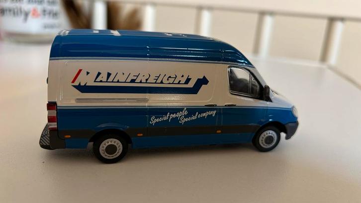 WSI Mainfreight Mercedes Sprinter 1/50 - Zeldzaam!, Hobby en Vrije tijd, Modelbouw | Auto's en Voertuigen, Nieuw, Truck, 1:50 of kleiner