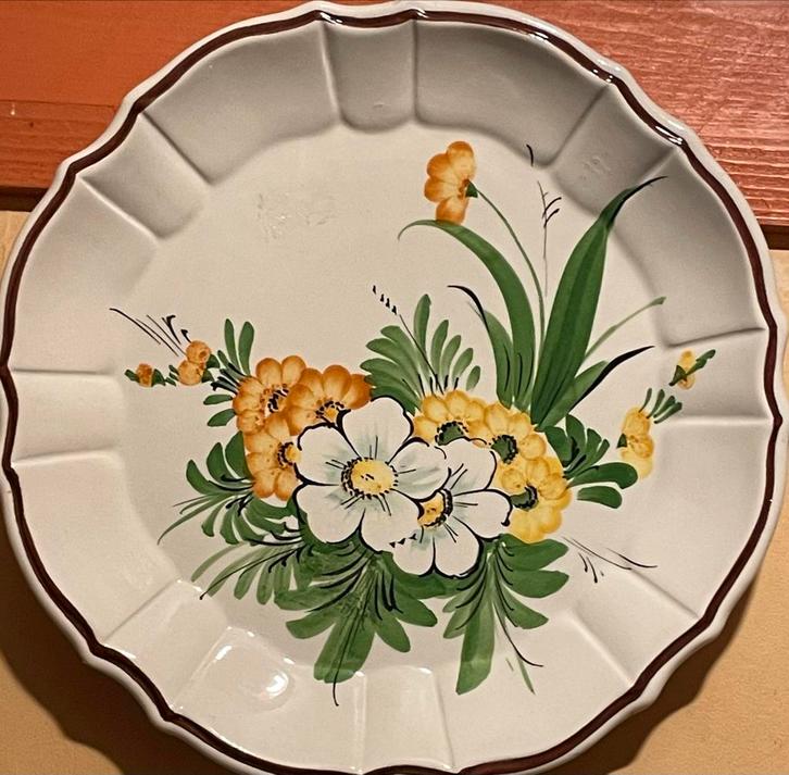 Vintage Aardewerk Bord met Bloemmotief, Huis en Inrichting, Keuken | Servies, Gebruikt, Bord(en), Overige stijlen, Aardewerk, Ophalen of Verzenden