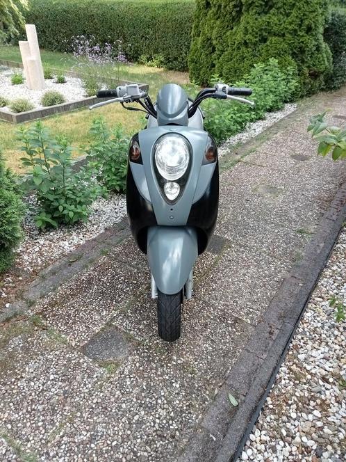 Nette Sym Mio 50cc brom, geel kenteken, Fietsen en Brommers, Scooters | SYM, Ophalen