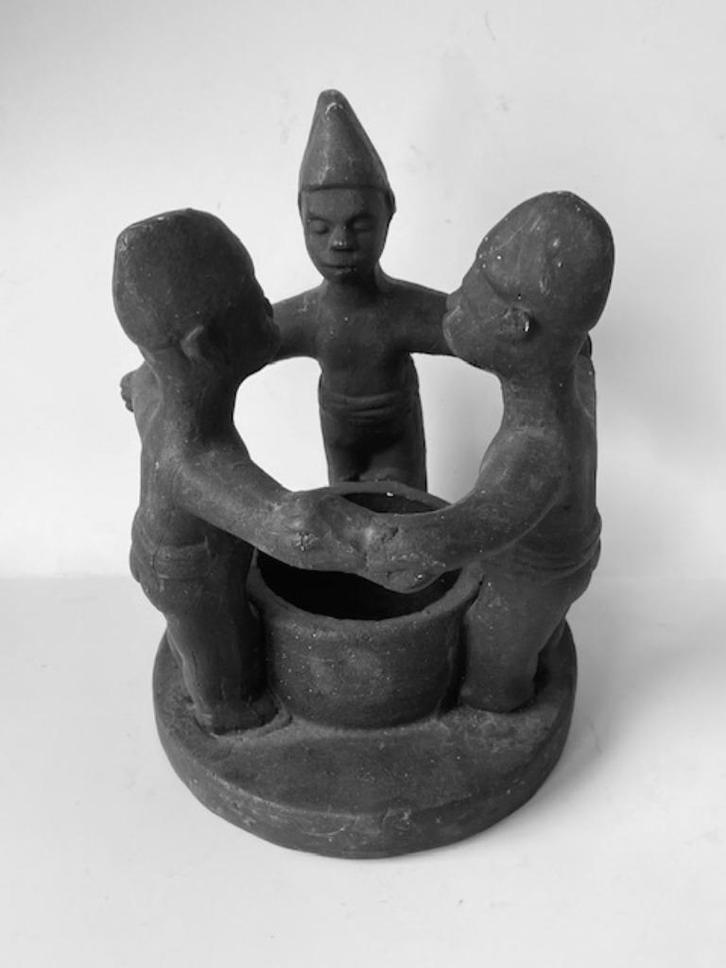Vintage Afrikaans beeld / vriendschapskring / tribal mannen., Antiek en Kunst, Kunst | Niet-Westerse kunst, Ophalen