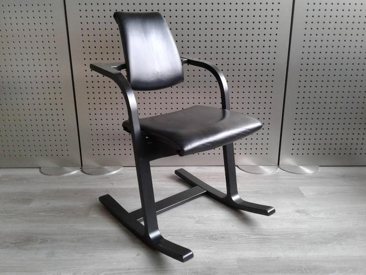1x Stokke (Variér) Actulum (Zwart/Leder), Zeer Mooi!, Huis en Inrichting, Stoelen, Gebruikt, Eén, Hout, Leer, Metaal, Overige materialen