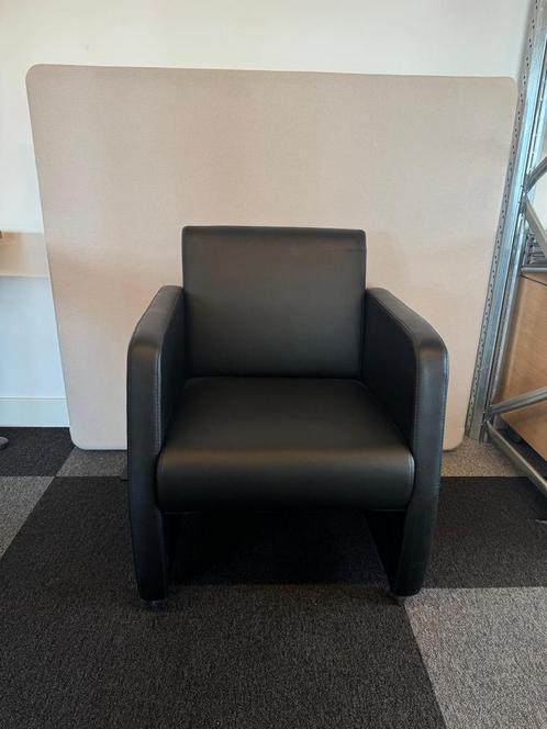 Fauteuil Zwart Kunstleder op Wielen | 45, Huis en Inrichting, Fauteuils, Ophalen of Verzenden