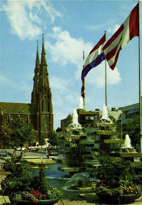 Eindhoven, Fontein Stadhuisplein en St. Catharinakerk - 1981, Verzamelen, Ansichtkaarten | Nederland, Gelopen, Noord-Brabant, 1980 tot heden