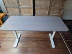 Bureau tafel Ikea te koop. Kleur grijs met wit onderstel., Huis en Inrichting, Bureaus, Ophalen