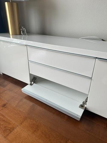 Prachtig TV meubel Ikea Besta Burs. 1,80 br. + Glasplaat.