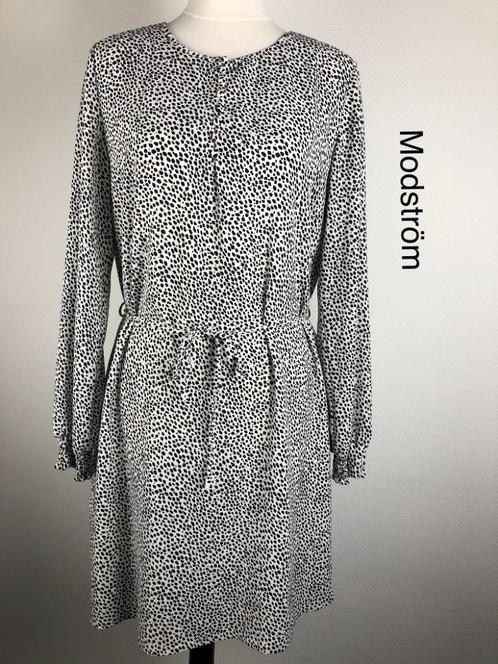 Modstrom Jurk  (mt: 38) 16,5/7264, Kleding | Dames, Jurken, Zo goed als nieuw, Maat 38/40 (M), Wit, Knielengte, Ophalen of Verzenden