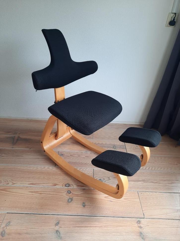 STOKKE ( VARIER ) THATSIT Ergonomische Kniestoel Zwart., Huis en Inrichting, Bureaustoelen, Zo goed als nieuw, Bureaustoel, Zwart