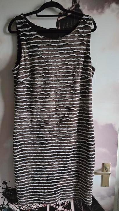 Jurk Frank Lyman 44, Kleding | Dames, Jurken, Zo goed als nieuw, Maat 42/44 (L), Bruin, Knielengte, Ophalen of Verzenden