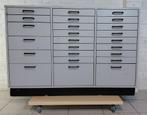 Te koop: 2 magazijnkasten / werkbanken met veel opbergruimte, Ophalen, Gebruikt