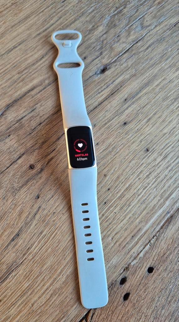 Fitbit Charge 5 - Zo goed als nieuw!, Sieraden, Tassen en Uiterlijk, Activity trackers, Zo goed als nieuw, Android, Wit, Waterdicht