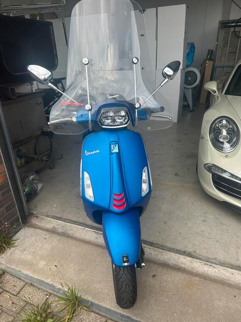 Matblauwe Vespa sprint met maar 436KM !, Fietsen en Brommers, Scooters | Vespa, Zo goed als nieuw, Overige modellen, Benzine, Ophalen