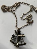 zilveren sextant met ketting, Gebruikt, Overige voorstellingen, Ophalen of Verzenden, Zilver