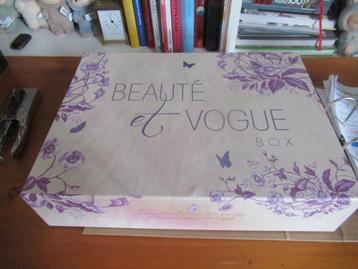 3 x lege BEAUTÉ et VOGUE BOX / bewaardoos 2025 beschikbaar voor biedingen
